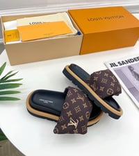 Image 2 of SAFARI PUFFER SLIDES