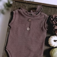 Image 4 of Newborn Photoshoot bodysuit Robbie | sleeveless | brown | photo props