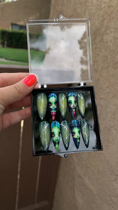 Image of Zombie Girl Nails 