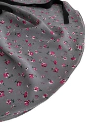 Image 1 of Grey little flowers 