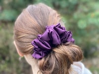 Image 5 of SCRUNCHIE OVERSIZED PLUM/ŚLIWKA