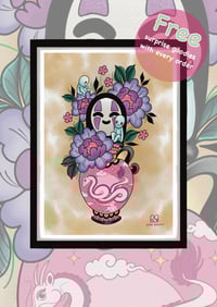 Image 1 of A4 no face vase