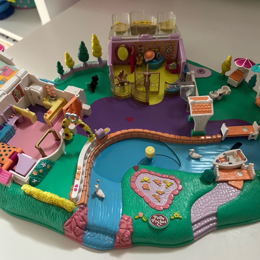 Image of Polly pocket magical movin pollyville