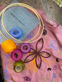 Image 2 of Suadoiro bordado a man. MARUJA MALLO. Feito baixo demanda. Varias tallas!