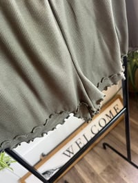 Image 2 of ruffle ribbed shorts 