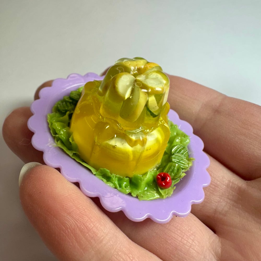 Image of A Mess of Squash Gelatin