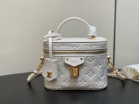 Image 11 of ĻV Vanity Case