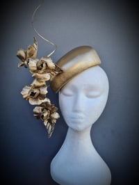 Image 3 of 'Samara' in Gold