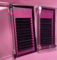 Image 1 of 0.18 D Classic Lashes