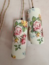 Image 2 of Lampe baladeuse " les roses de Louise "