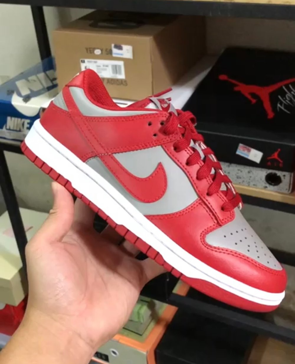 Image of Dunks & more shoe vendor