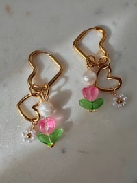 Image 6 of BUILDABLE TULIP / PEARL HEART EARRINGS 