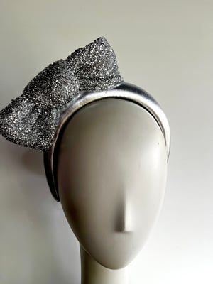 Image of Silver lurex bow 