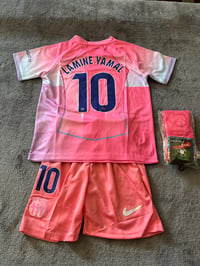 Image 2 of Barcelona pink/pink Lamine Yamal no.10