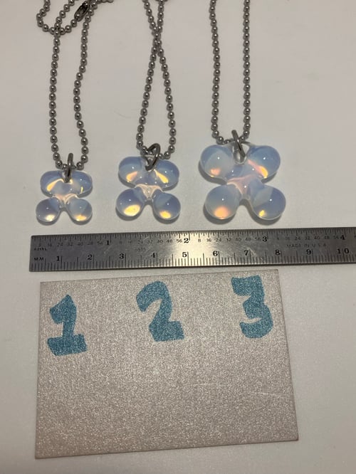 Image of opaline clovers (new color)