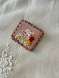 Image 3 of Broche brodée Douceur de printemps