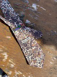 Image 7 of GRAVATA LEOPARDO. Feita a man.