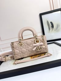 Image 7 of Lady Dïor Bow