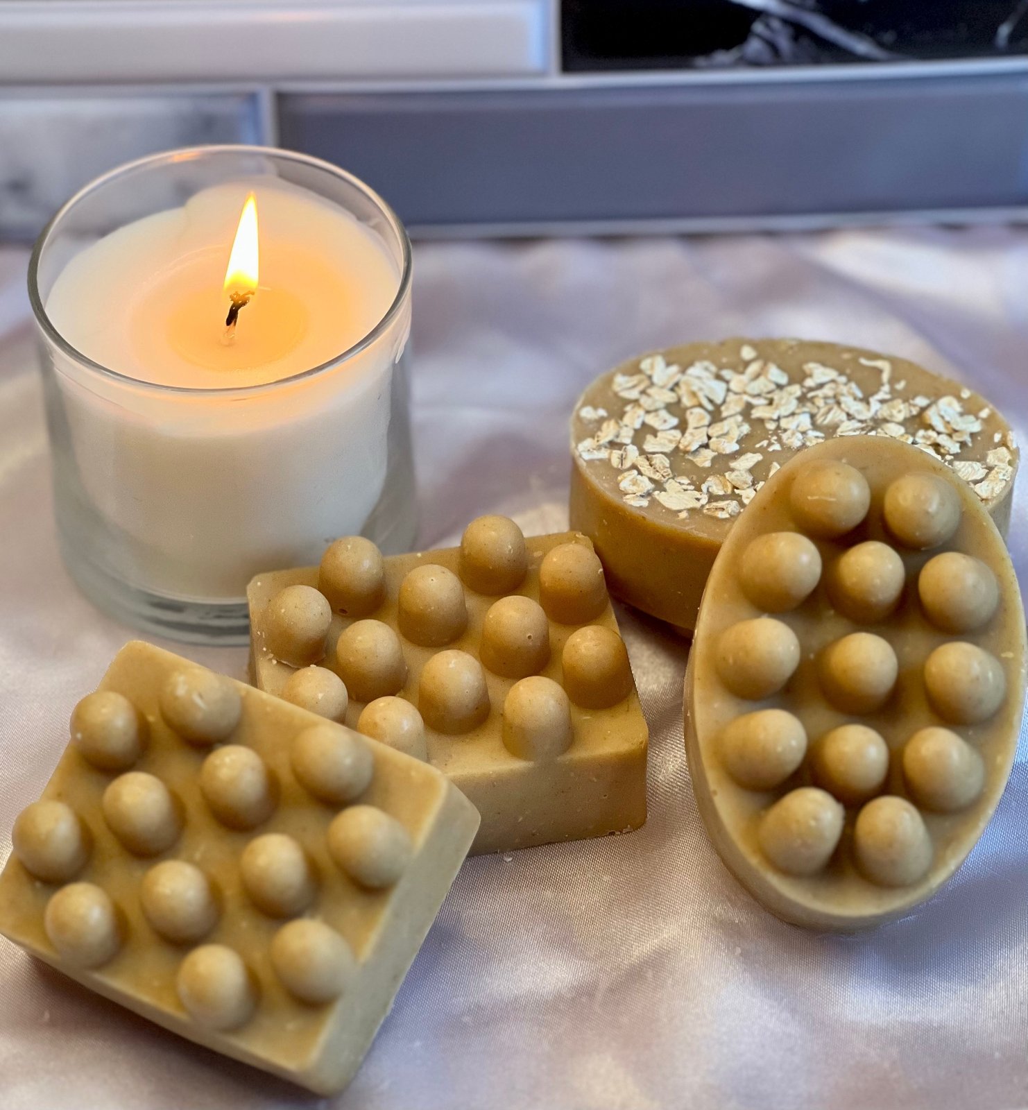 turmeric-and-oat-massage-bar.