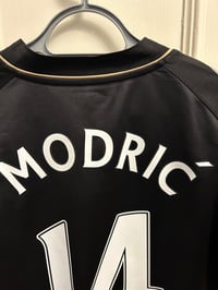 Image 11 of Tottenham Hotspur “MODRIC 14” 2008/09 Third Shirt + PL patches (L)