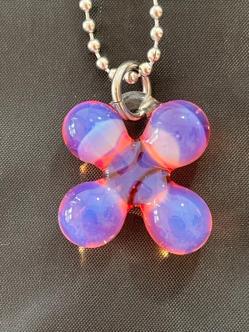 Image of ruby over opaline clover