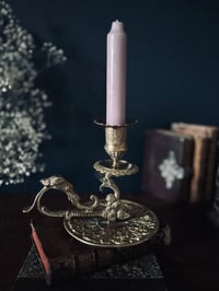 Image 1 of Magnifique bougeoir à main dit « rat de cave », en bronze massif, fin XIXème siècle, signé.