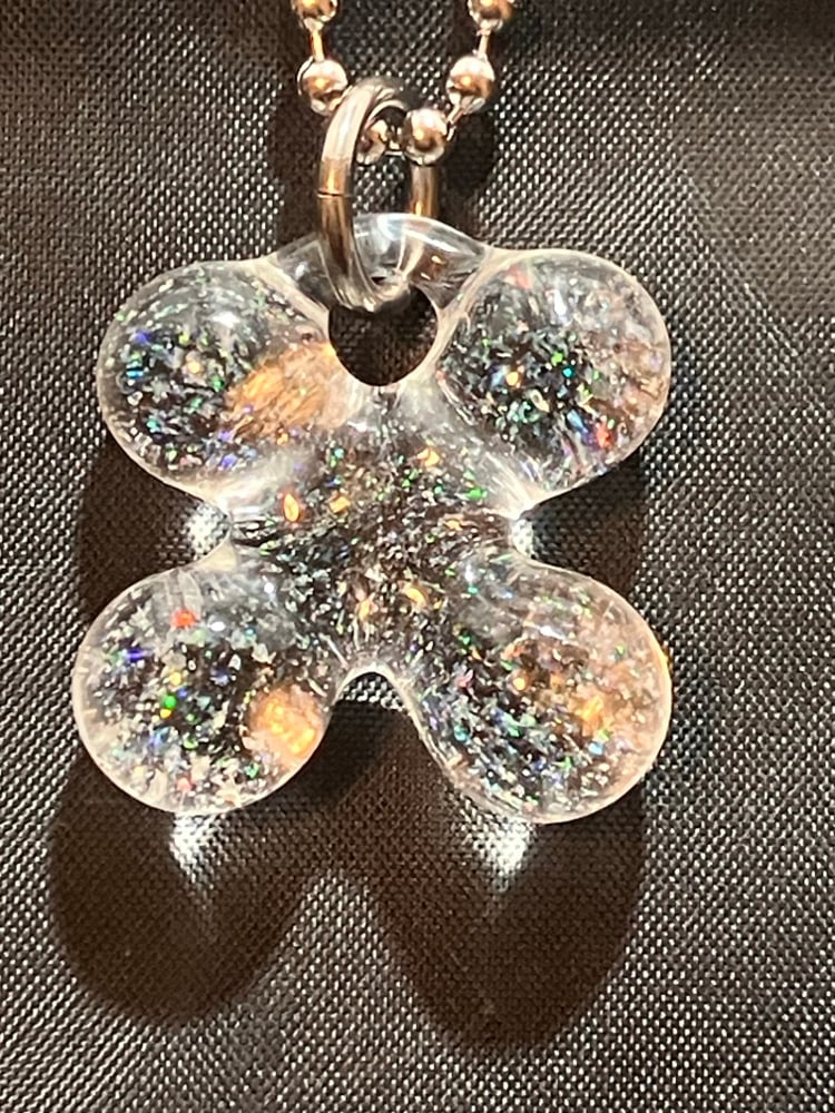 Image of crushed opal clover 