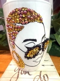 Image 2 of Short cut chic