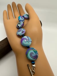 Image 1 of Swirly bead bracelet 