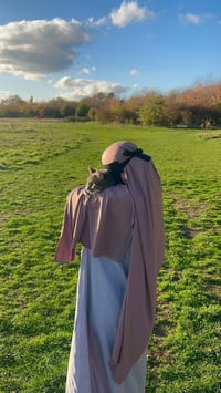 Image 3 of LIQUID JERSEY HIJAB — MAUVE NURA