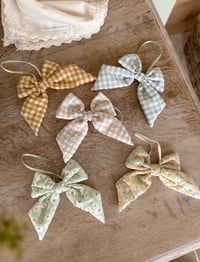Bundle of Hanging Bows ( 5 included )