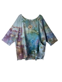 Image 2 of 1XL Cotton Pocket Forager Top in Muted Earthy Ice Dye