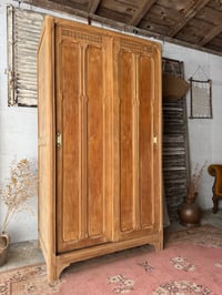 Image 7 of L’armoire parisienne aux portes coulissantes