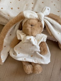 Image 1 of DOUDOU ET SA TENUE ÉCRU CŒUR DORÉ