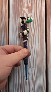 Image 1 of Sandworm crochet hook size 5
