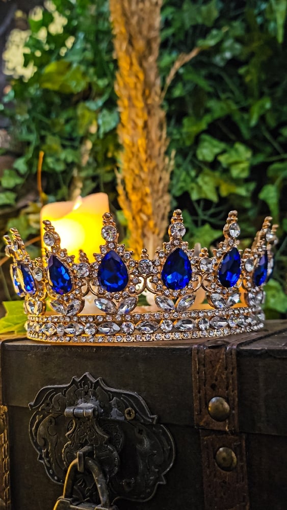 ๐The Armored Kingdom Oceanic Sapphire Blue Queens Crown (Gold)