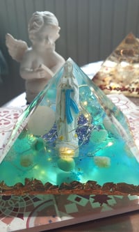 Image 1 of Pyramide-veilleuse unique de Purification MARIE : Géométrie Sacrée au nombre d'Or✨️
