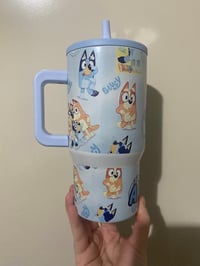 Image 1 of Bluey 20oz non spill tumbler with handle 