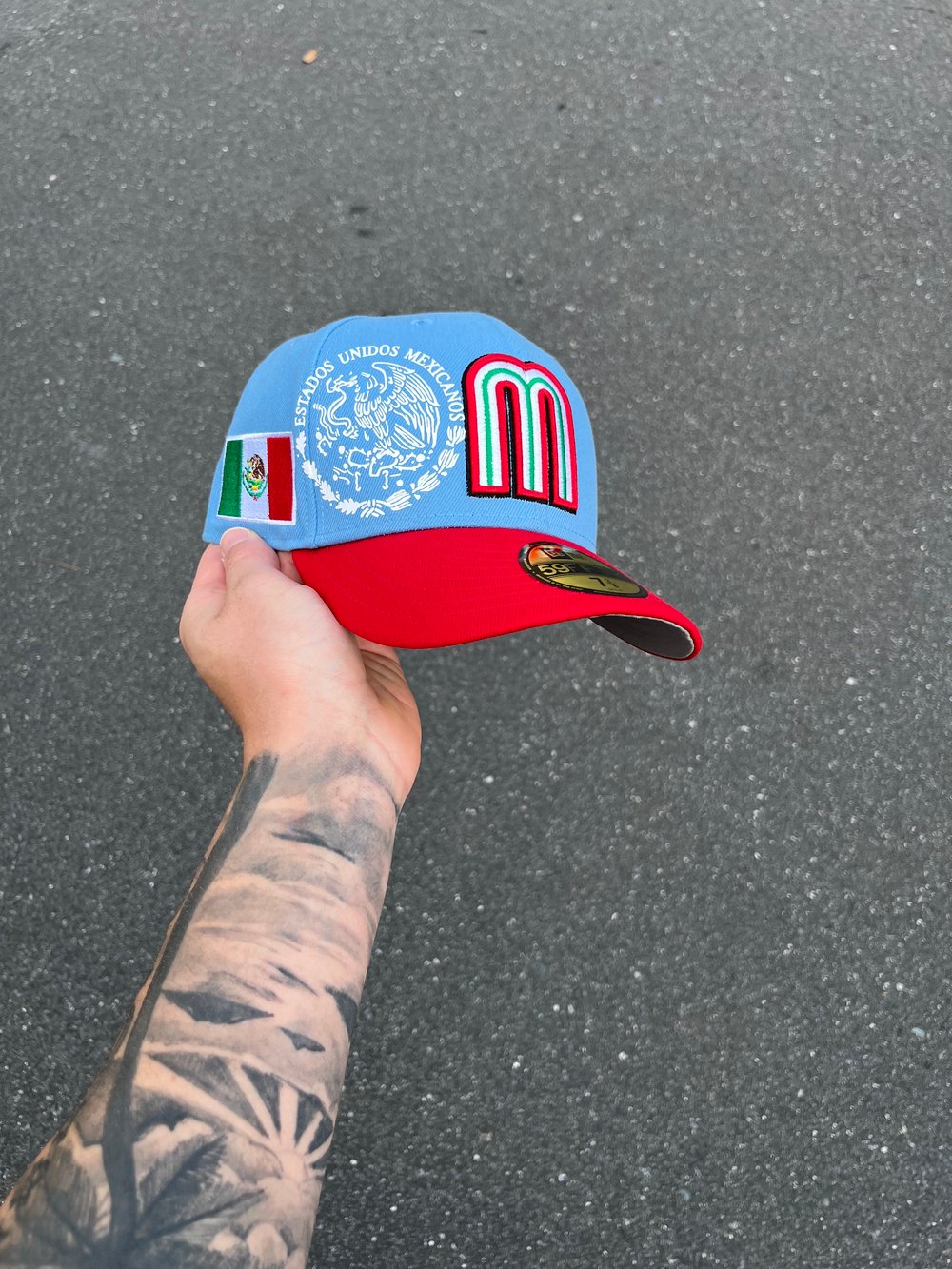 Image of SKY BLUE RED VISOR UNIDOS ESTADOS MEXICANOS CUSTOM FITTED CAP 