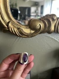 Image 11 of Belle bague de créateur des années 80-90, cabochon d’améthyste et argent massif, taille 55-56