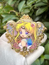 SM Dangles In Hand