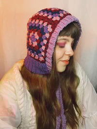 Image 3 of crocheted BONNET 02