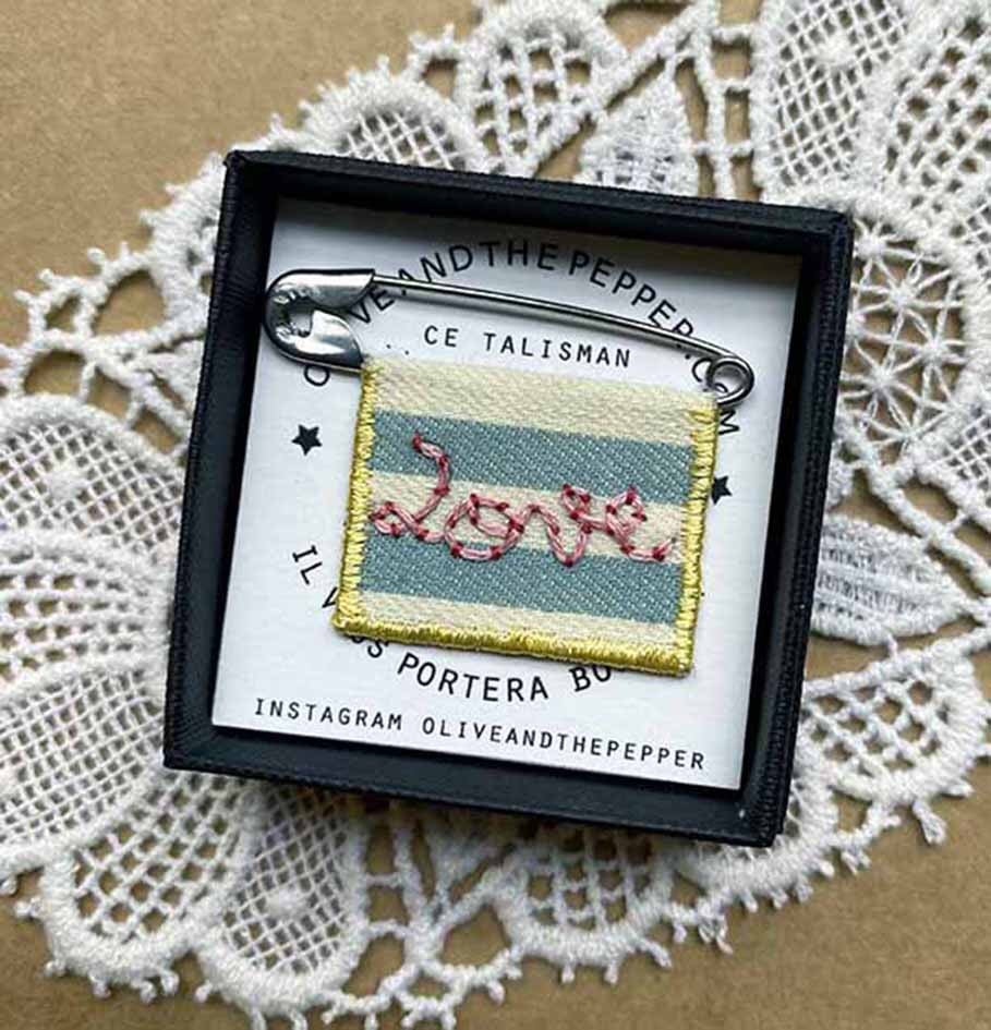 Image of Broche « Love”