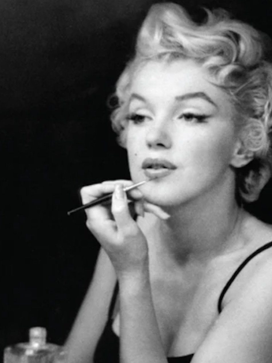 Image of Marilyn Monroe putting on make up
