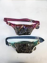 Image 2 of Clear leopard print vinyl fanny pack: Blue & Pink