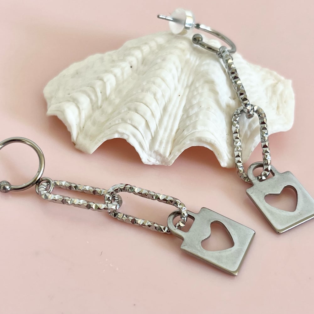 Image of Textured Chain and Square Lock Hoops