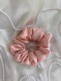 Image 6 of SCRUNCHIES OVERSIZED & STANDARD APRICOT/MORELA