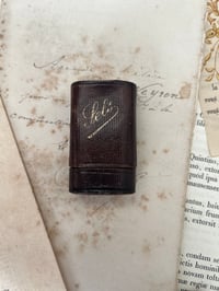 Image 4 of Flacons à sels de pâmoison, XIXème siecle, cristal et cuir rouge et or.