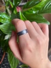 Anillo amodiño de plata con pátina negra