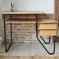 Image 2 of Bureau enfant et sa chaise moderniste